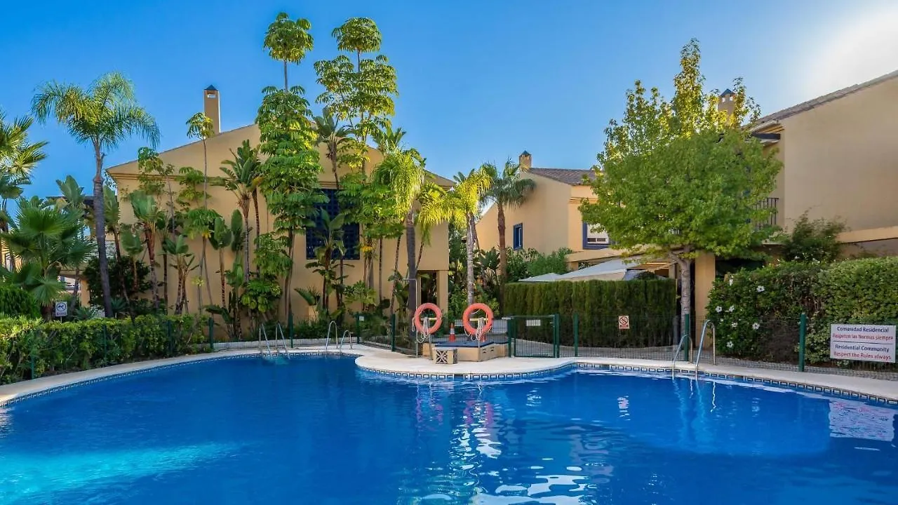 Dream Villa Front Beach Puerto Banus Marbella 0*,